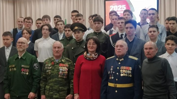Арчаның В.Ф.Ежков исемендәге 1нче мәктәбендә бүгенге көн геройлары белән очрашу булды 