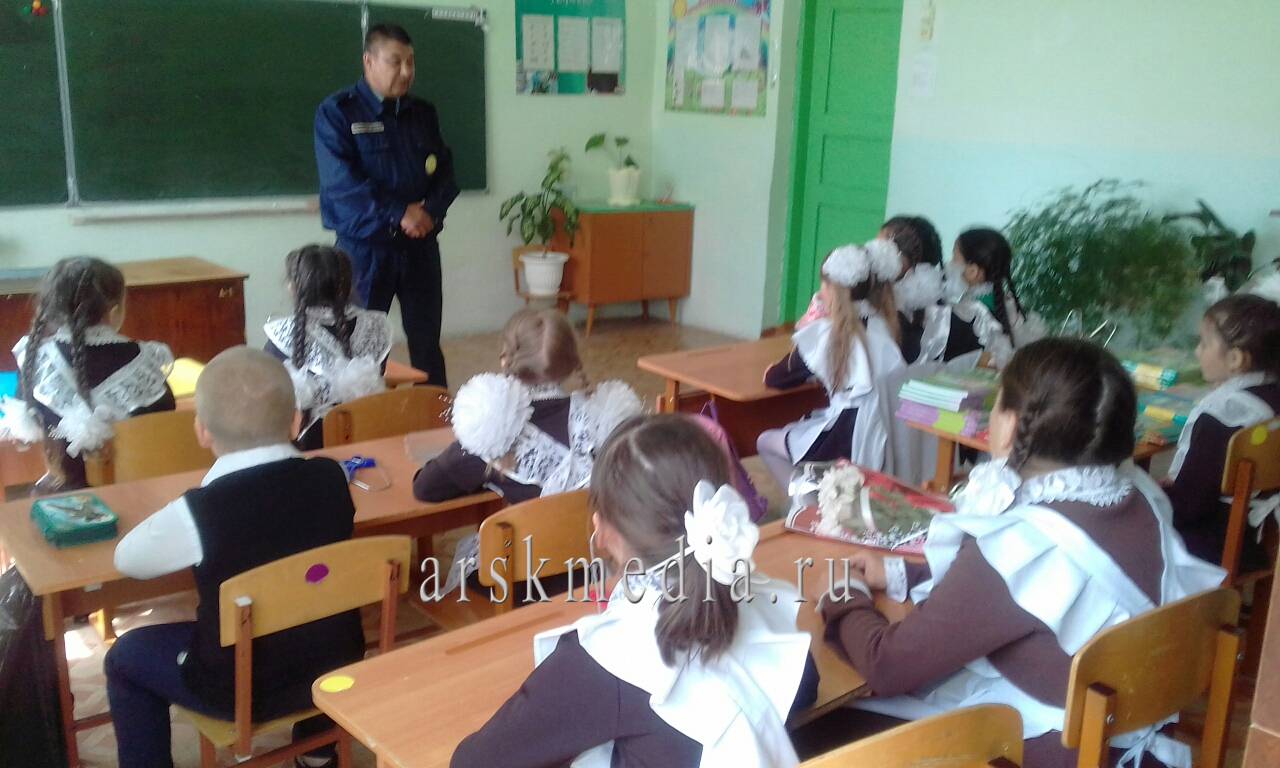 Укучылар мәктәп инспекторы белән очрашты