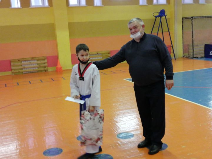 Эшмәкәр Илфат Закиров игелекле эшләр башкара
