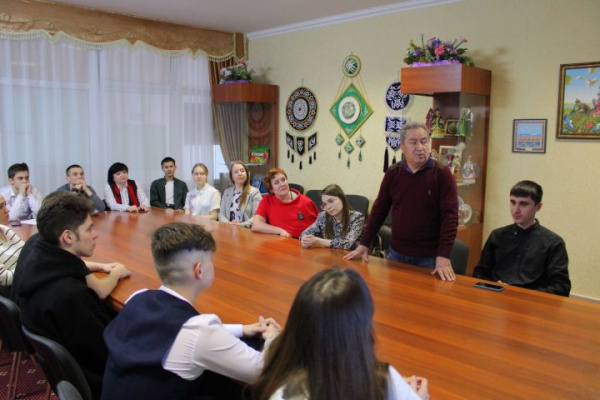“Җидегән чишмә“ белән “Яшьлек“ артистлары очрашты