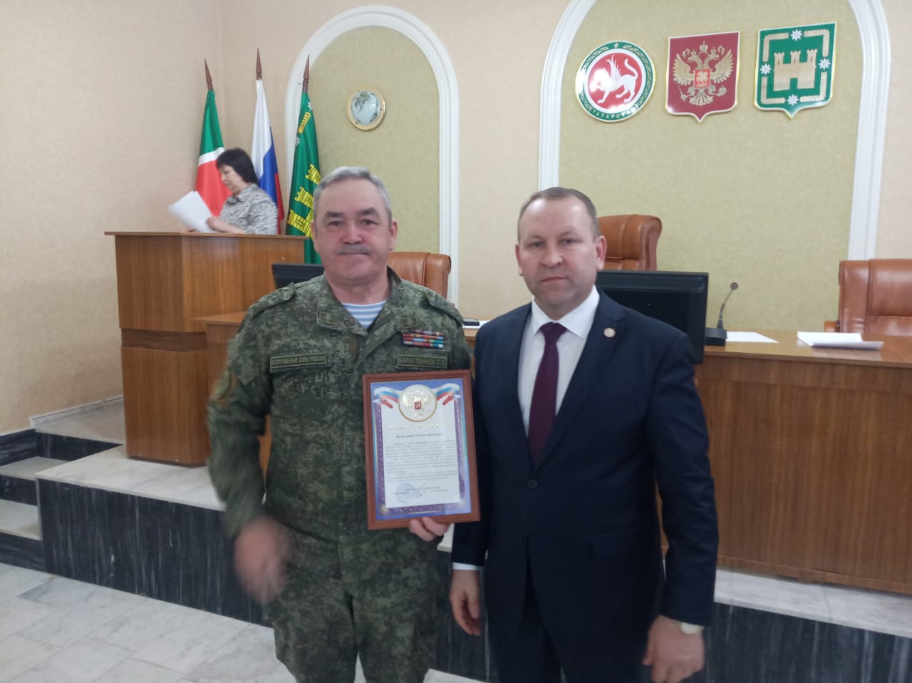 Алмаз Хисаметдинов волонтерларны бүләкләде
