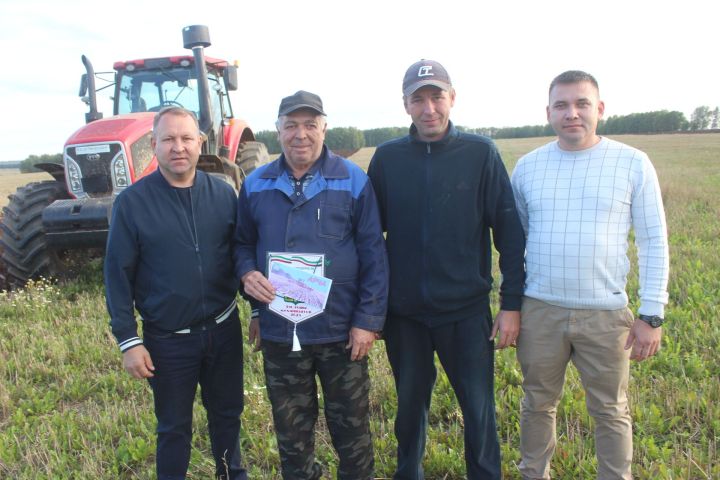 Арчада алдынгы механизаторларны бүләкләделәр