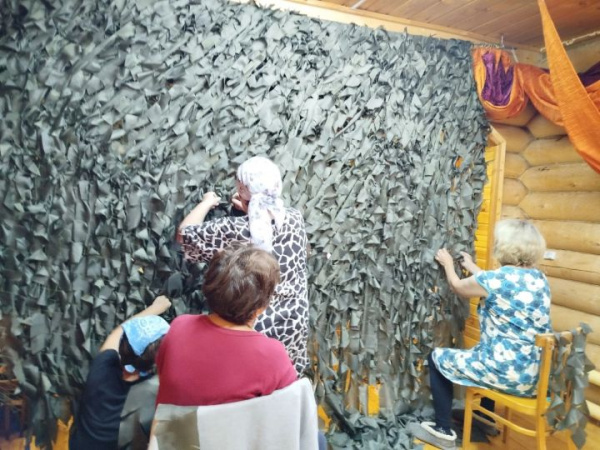 Якты Көн авылы халкы маскировка өчен челтәр үрә