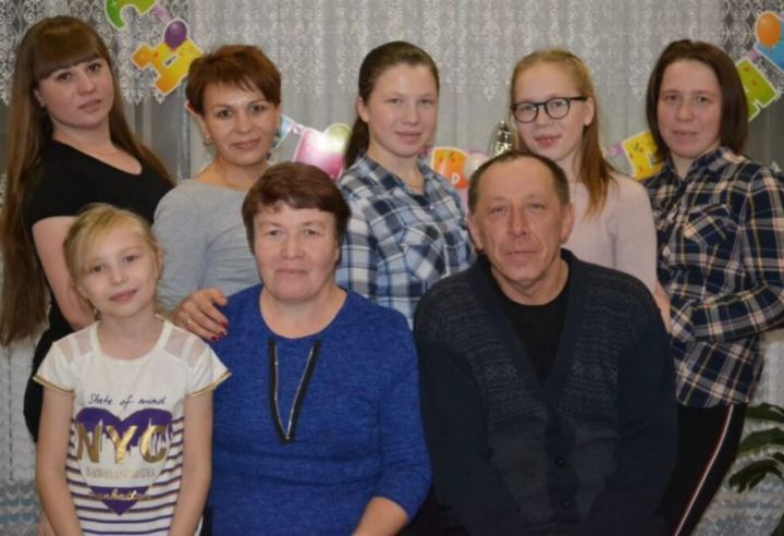Алты кызлы өйнең кояшы
