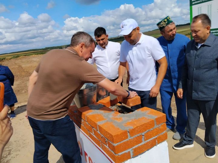 Сөтчелек комплексларының нигез ташлары салынды