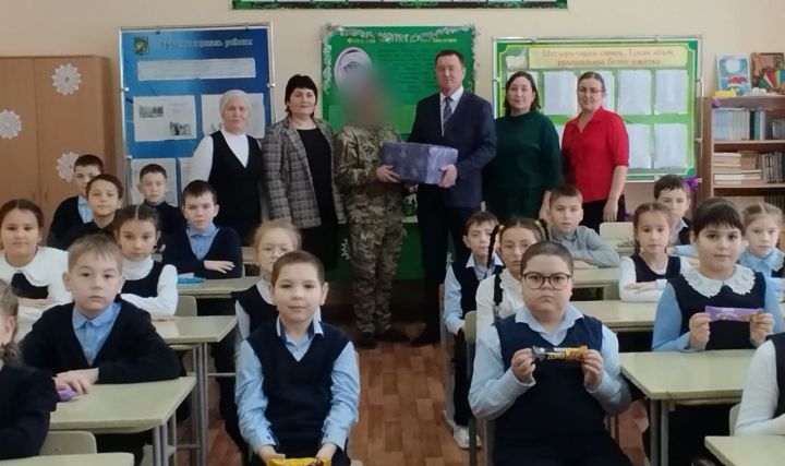 Түбән Мәтәскә укучылары махсус хәрби операциядә катнашучы якташлары белән очрашты 