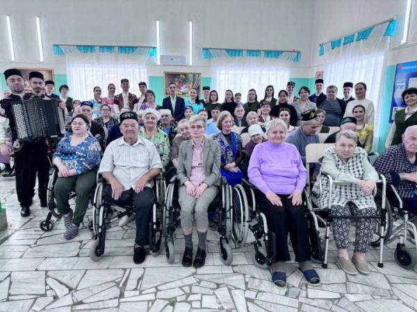 Казан артистлары Арчаның өлкәннәр һәм инвалидлар йортында