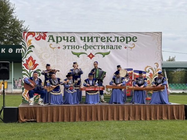 Арчаның үзәк стадионында “Арча читекләре” этно-мәдәни фестивале узды.