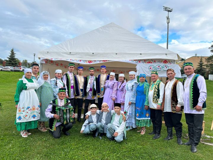«Хәзинә» фольклор коллективы Казанда «Солдатка озату» күренешен тәкъдим итте