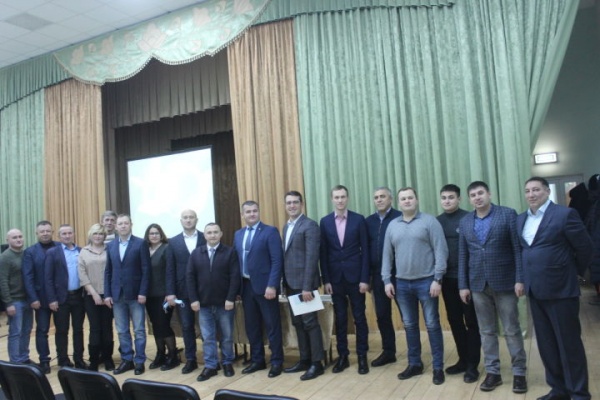 Үзең утырган ботакка балта чапмаска