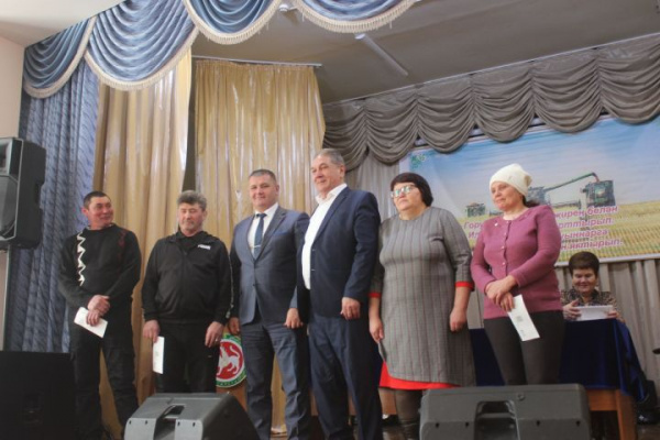 Урта Курсада күпләр бүләк алды