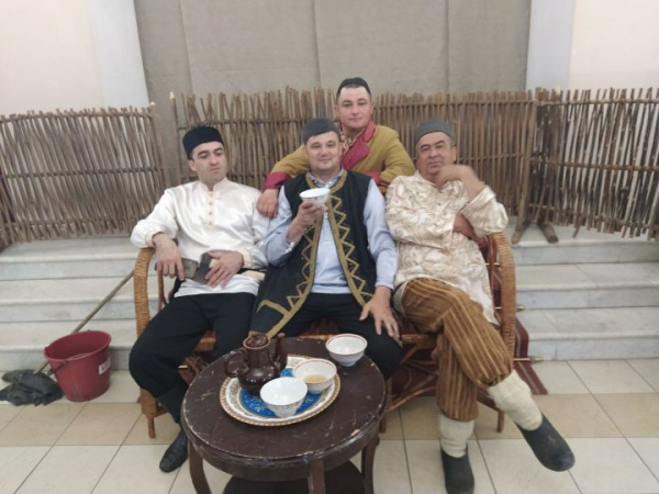 Печән базары яки... бии торган курчаклар