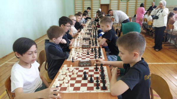 Яңа Кенәр мәктәбендә Татарстан Республикасы чемпионы Гөлнара Рәшитова истәлегенә төбәк шахмат ярышы булды 